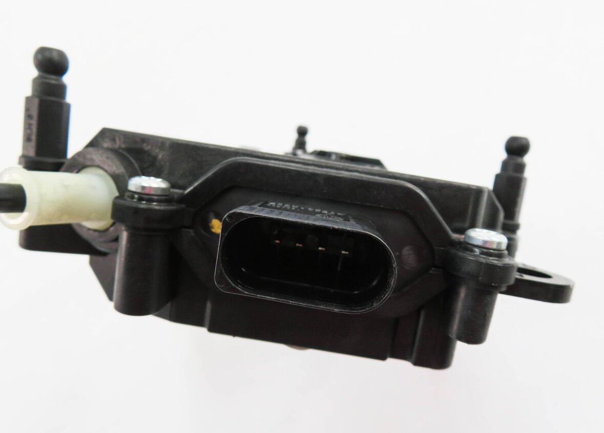Thumbnail 6: 2015 RANGE ROVER SPORT (L494) REAR TRUNK LOCK LATCH SOFT CLOSE MOTOR