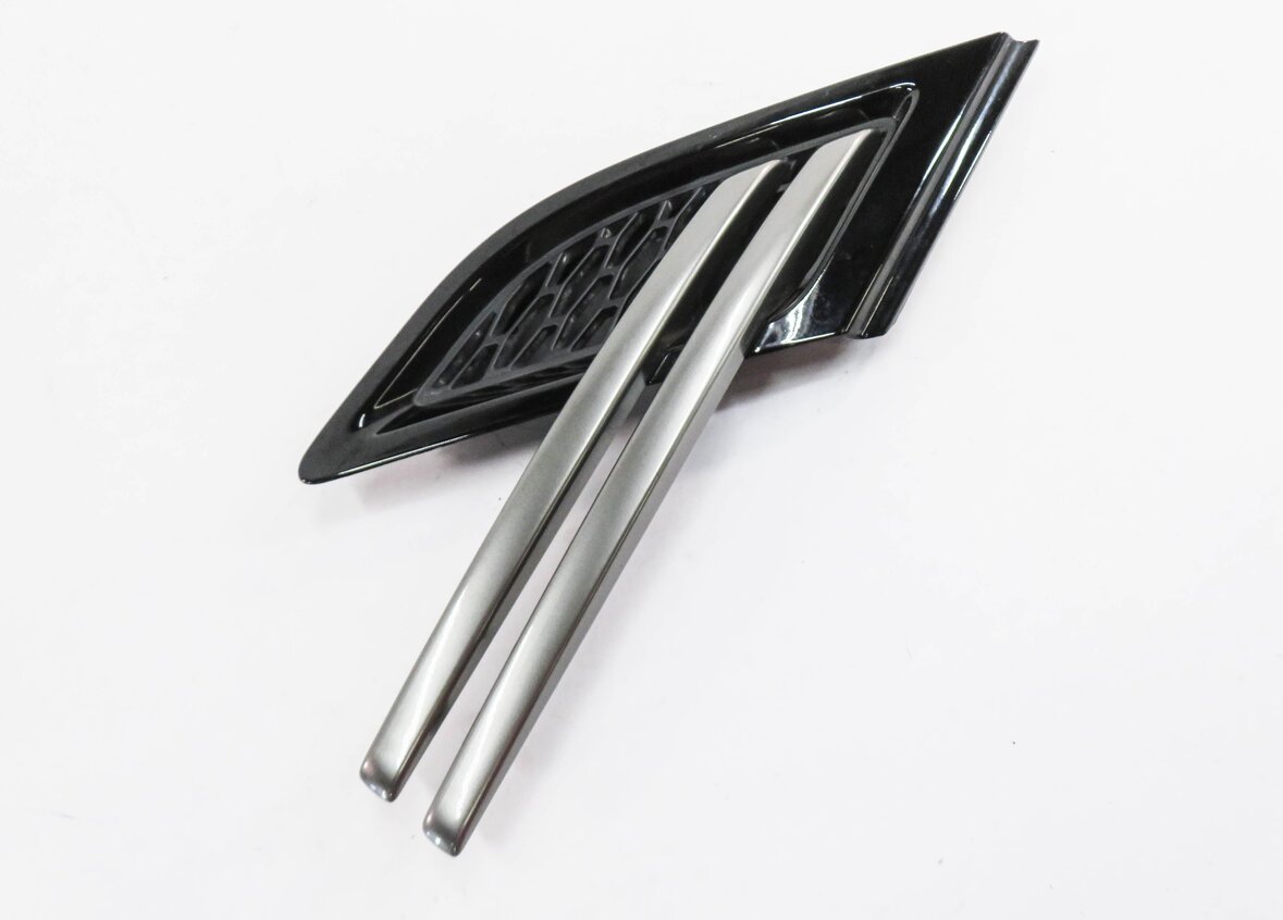 2015 RANGE ROVER SPORT (L494) LEFT FRONT DRIVER FENDER GRILLE TRIM (BLACK)