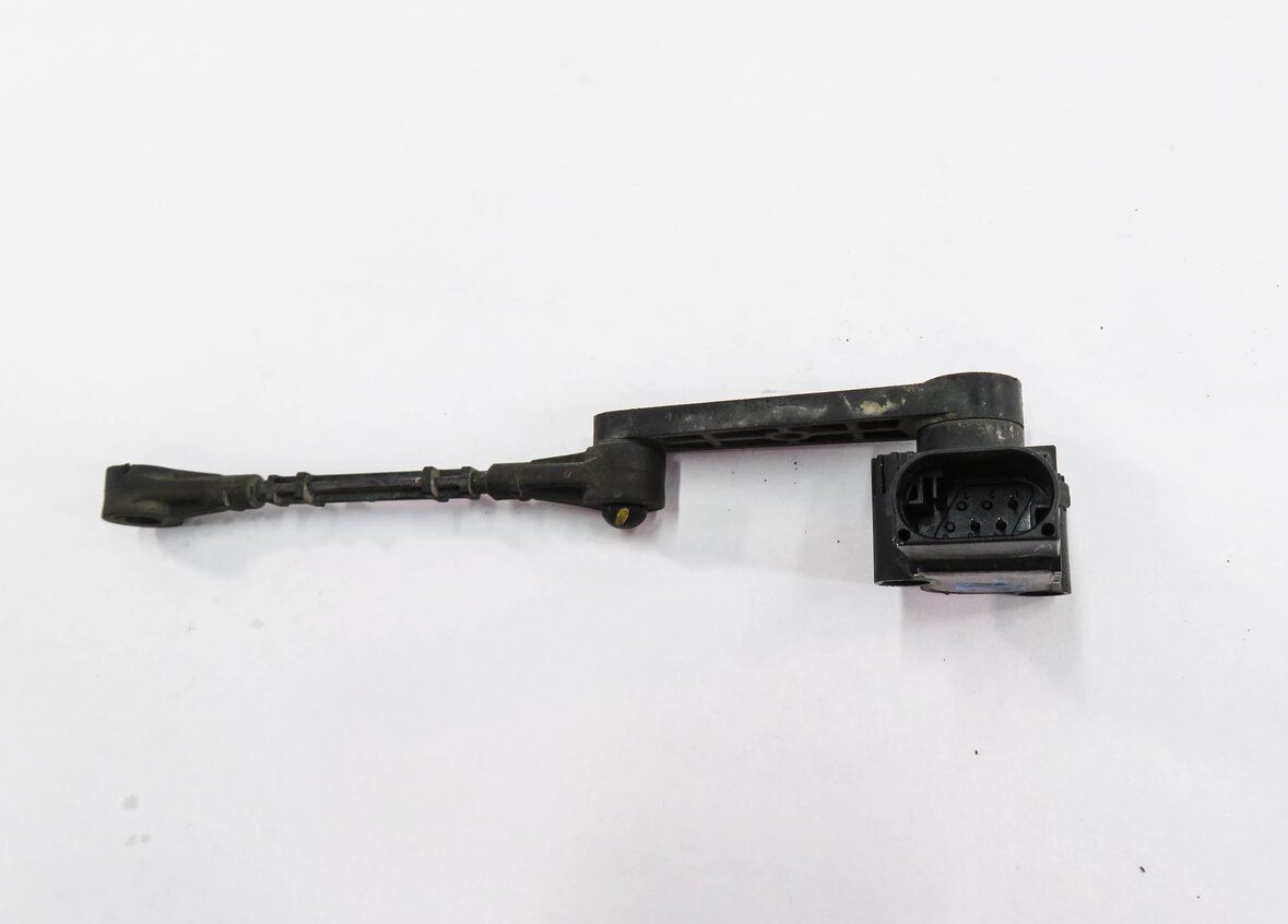 Thumbnail 5: 2015 RANGE ROVER SPORT (L494) RIGHT REAR SUSPENSION HEIGHT LEVEL SENSOR