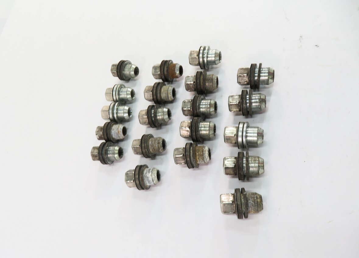 Thumbnail 4: 2005-2018 LR3 LR4 DISCOVERY / RANGE ROVER SPORT WHEEL TIRE RIM LUG NUT SET (20)