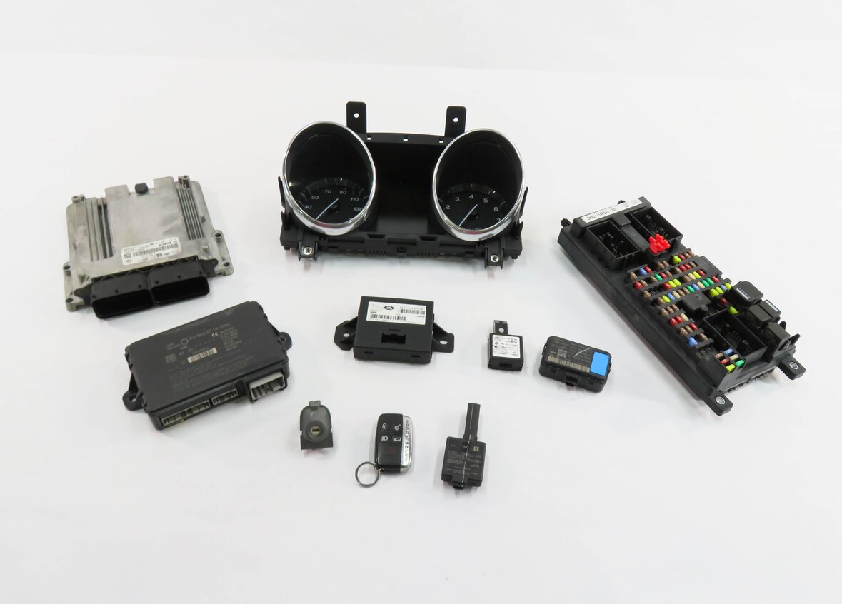 Thumbnail 15: 15 RANGE ROVER SPORT (L493) 3.0L SUPERCHARGED ENGINE IMMOBILIZER MODULE KEY SET