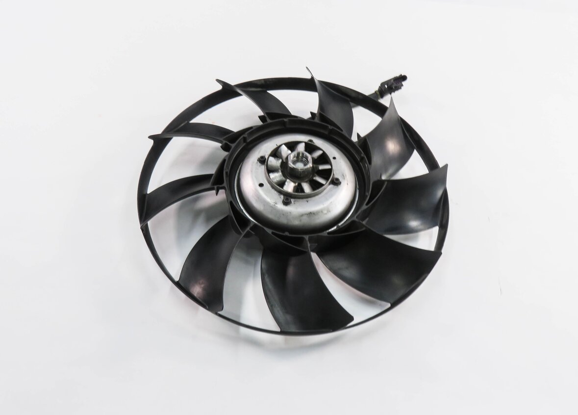 Thumbnail 2: 2010-2018 RANGE ROVER SPORT LR4 - 3.0L / 5.0L SUPERCHARGED ENGINE COOLING FAN