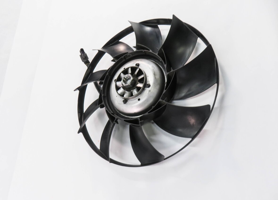 Thumbnail 3: 2010-2018 RANGE ROVER SPORT LR4 - 3.0L / 5.0L SUPERCHARGED ENGINE COOLING FAN