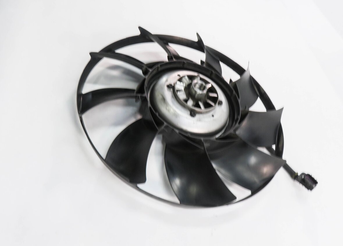 Thumbnail 4: 2010-2018 RANGE ROVER SPORT LR4 - 3.0L / 5.0L SUPERCHARGED ENGINE COOLING FAN