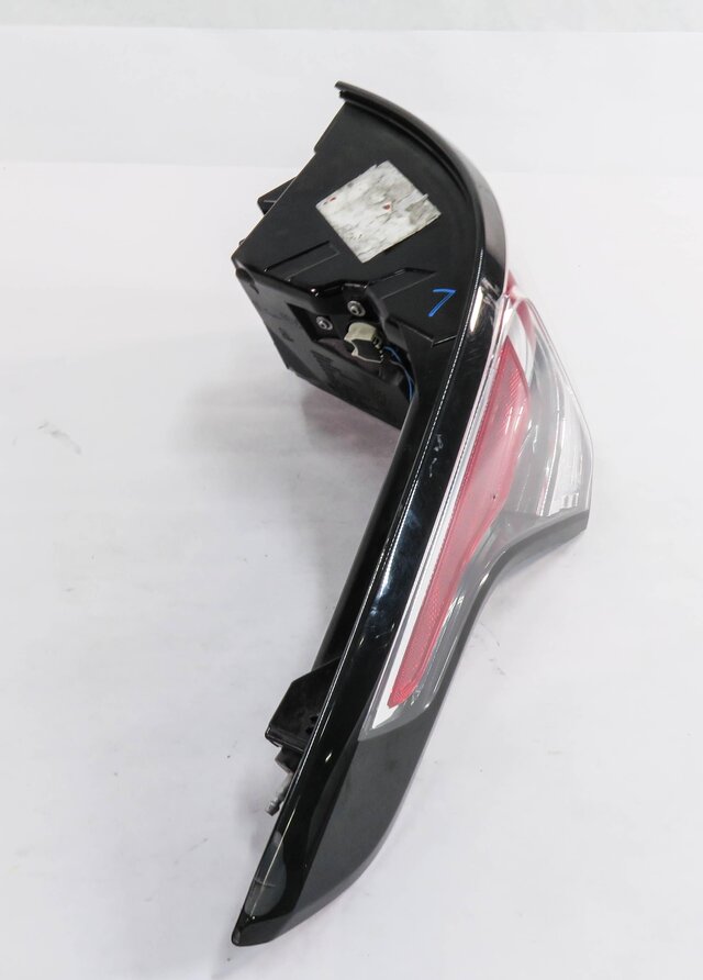 Thumbnail 4: 2014-2017 RANGE ROVER SPORT (L494) LEFT DRIVER REAR TAILLIGHT BRAKE LIGHT LAMP