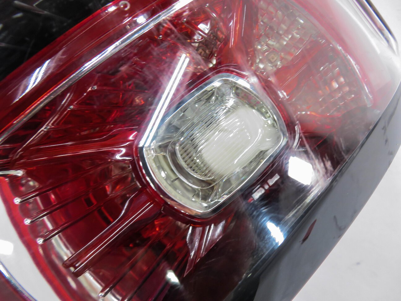 Thumbnail 7: 2014-2017 RANGE ROVER SPORT (L494) LEFT DRIVER REAR TAILLIGHT BRAKE LIGHT LAMP
