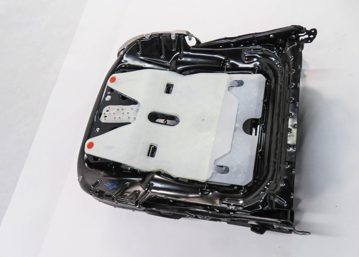 Thumbnail 3: 2015 RANGE ROVER SPORT (L494) RIGHT FRONT PASSENGER SEAT TRACK w/ MOTORS