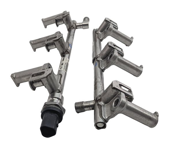 Thumbnail 2: 15 RANGE ROVER SPORT L494 3.0L AJ126 SC ENGINE FUEL INJECTOR RAIL SET/2 w/SENSOR