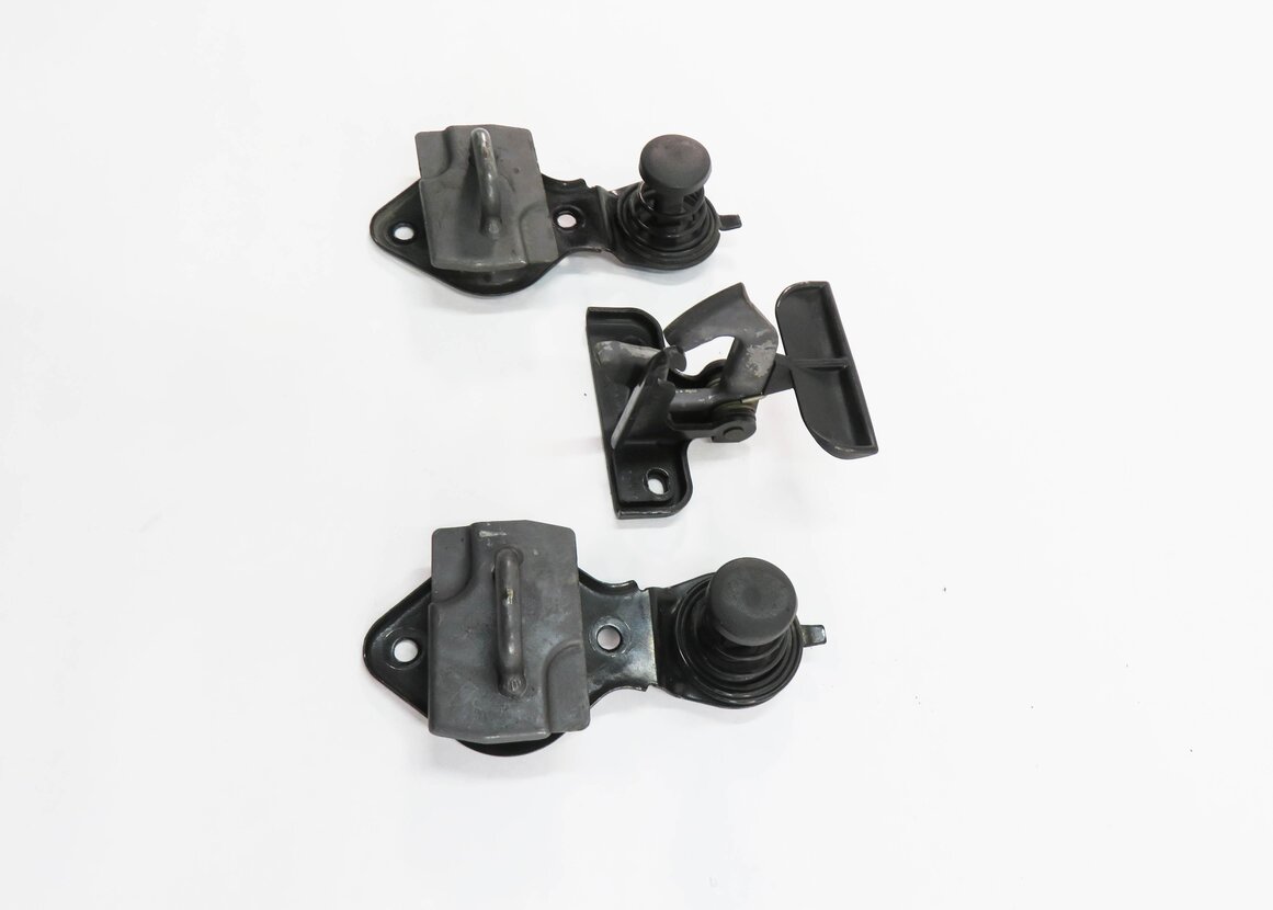 Thumbnail 3: 2006 MERCEDES CLS55 AMG (C219) FRONT HOOD SAFETY LATCH SPRING SET-3