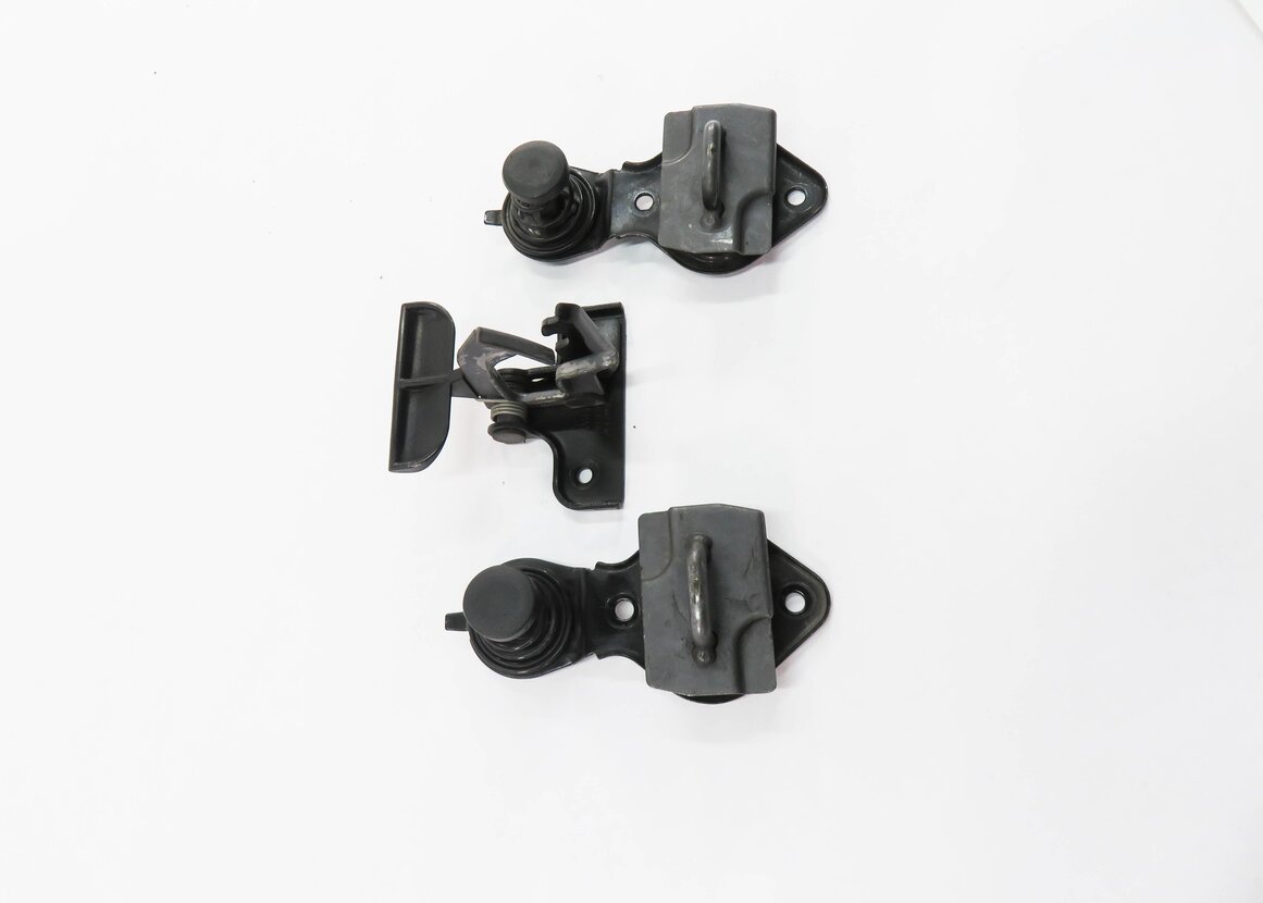 Thumbnail 4: 2006 MERCEDES CLS55 AMG (C219) FRONT HOOD SAFETY LATCH SPRING SET-3