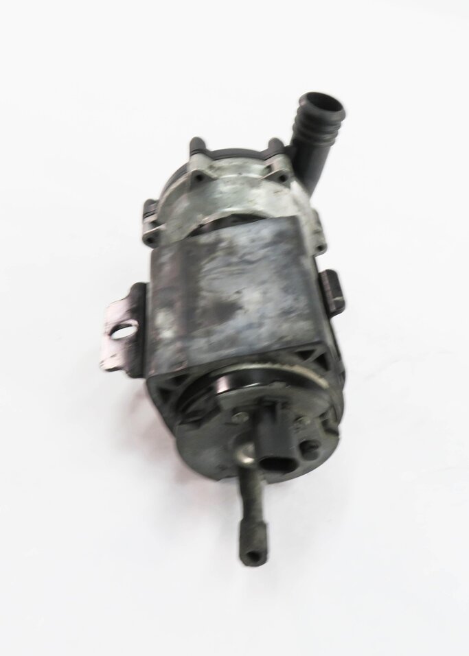 Thumbnail 6: 2006 MERCEDES CLS55 AMG (C219) 5.5L ENGINE SECONDARY AUXILIARY WATER PUMP