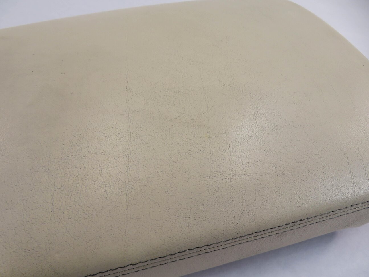 Thumbnail 6: 2010-2016 PORSCHE PANAMERA (970 G1) FRONT CENTER CONSOLE ARMREST LID (CREAM)