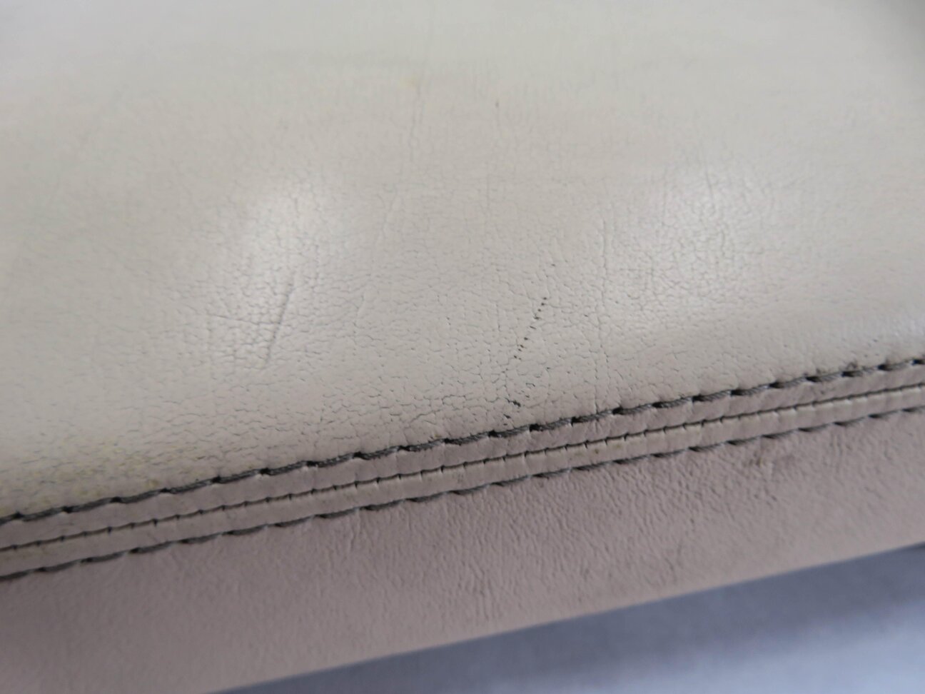 Thumbnail 7: 2010-2016 PORSCHE PANAMERA (970 G1) FRONT CENTER CONSOLE ARMREST LID (CREAM)