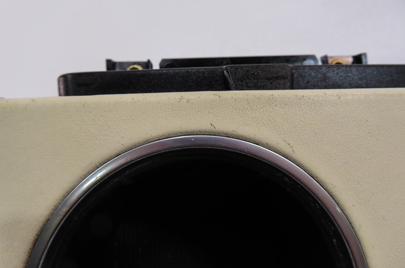 Thumbnail 8: 2010 PORSCHE PANAMERA (970 G1) FRONT CENTER CONSOLE CUP HOLDER (CREAM LEATHER)