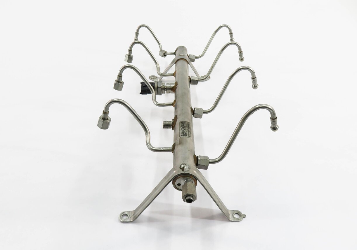 Thumbnail 6: 2010 PORSCHE PANAMERA (970 G1) 4.8L M48 TURBO ENGINE - FUEL INJECTION RAIL