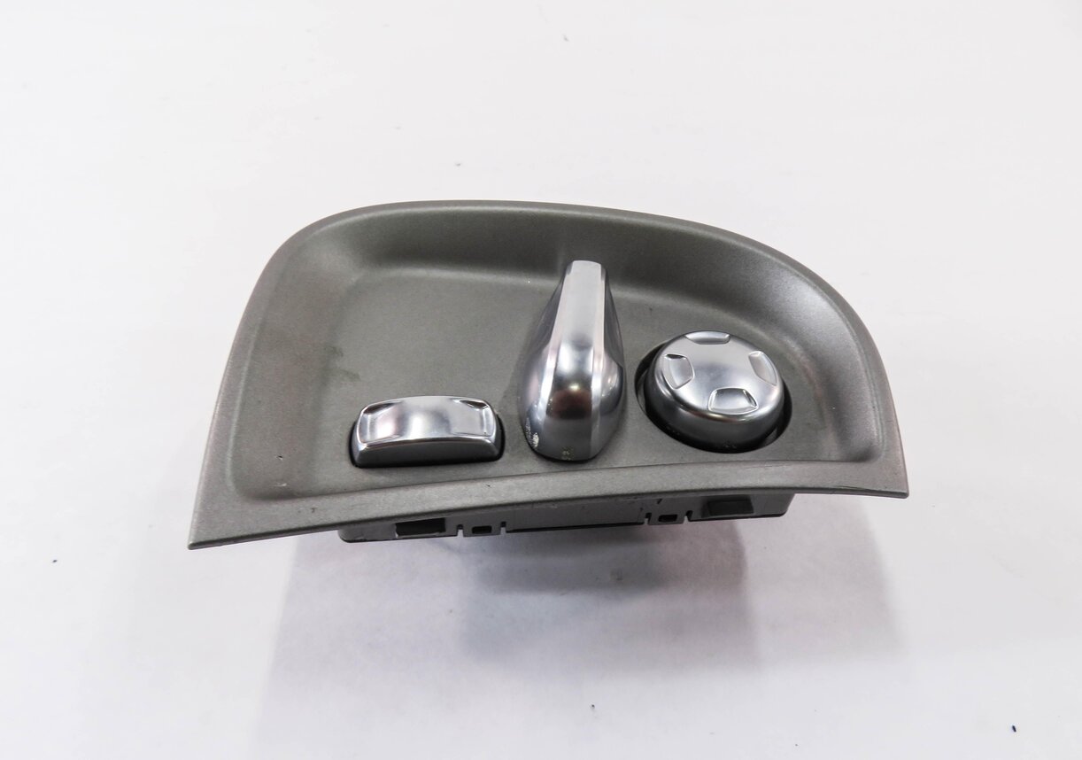 Thumbnail 3: 2010 PORSCHE PANAMERA (970 G1) LEFT REAR SEAT ADJUSTMENT SWITCH BUTTON PANEL