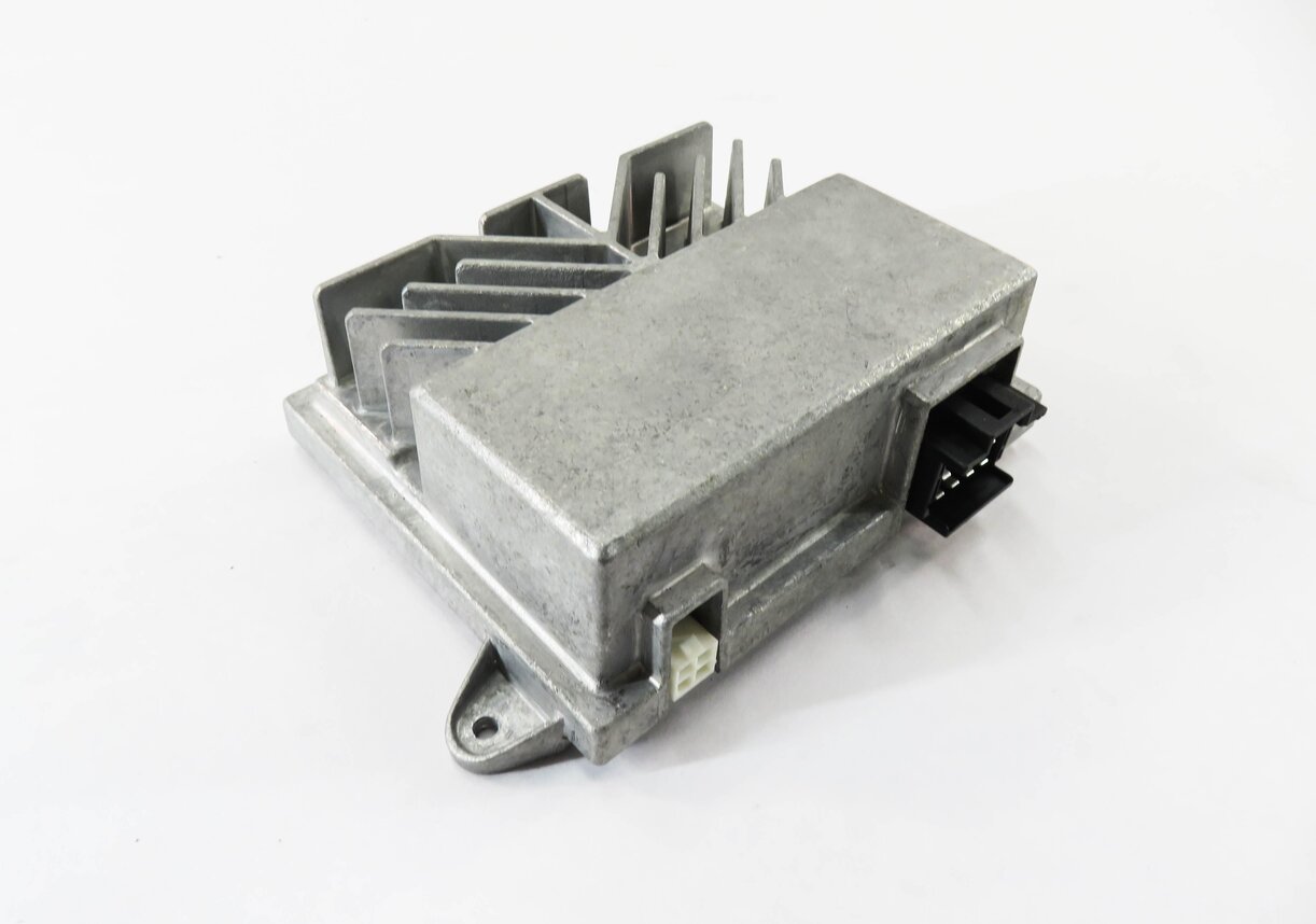 Thumbnail 1: 2010 PORSCHE PANAMERA (970 G1) RADIO STEREO SUB SUBWOOFER AMP AMPLIFIER (ASK)