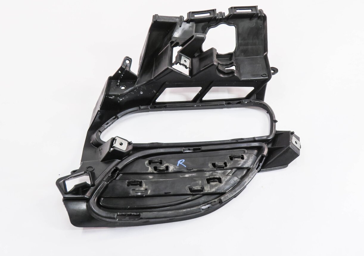 Thumbnail 5: 2010 PORSCHE PANAMERA (970 G1) RIGHT FRONT BUMPER GRILLE HEADLIGHT BRACKET