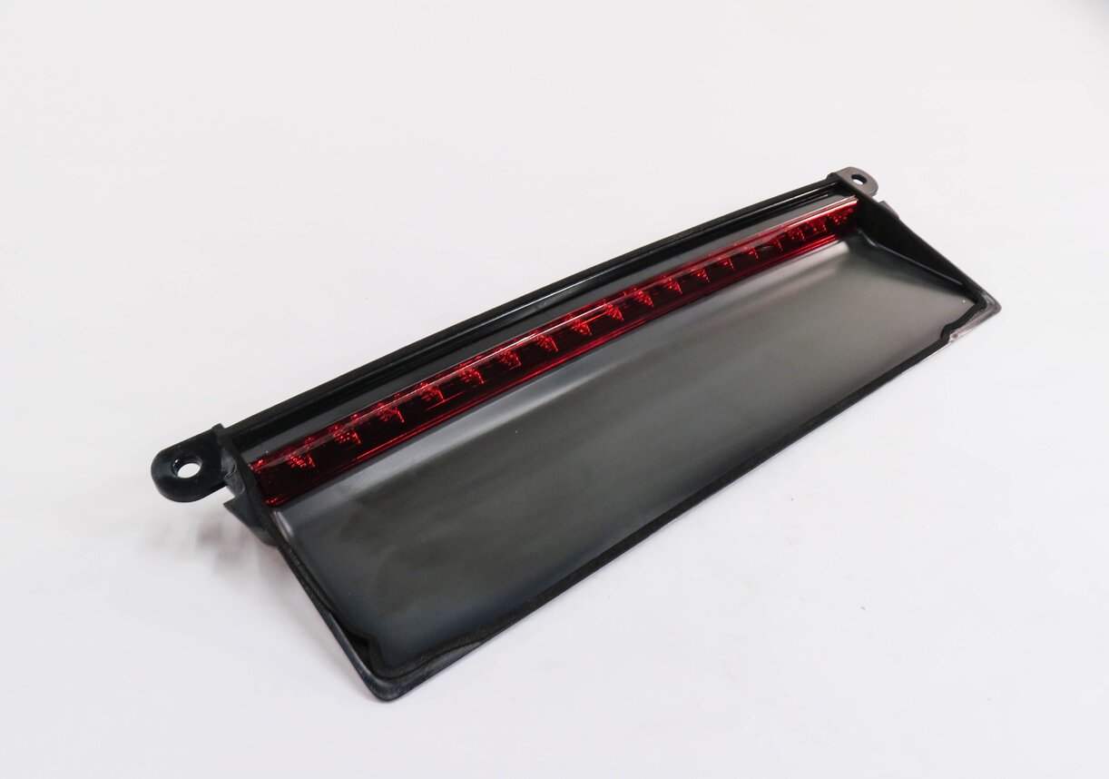 Thumbnail 2: 2010 PORSCHE PANAMERA (970 G1) REAR 3rd THIRD BRAKE LIGHT LAMP