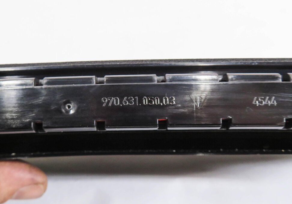 Thumbnail 6: 2010 PORSCHE PANAMERA (970 G1) REAR 3rd THIRD BRAKE LIGHT LAMP