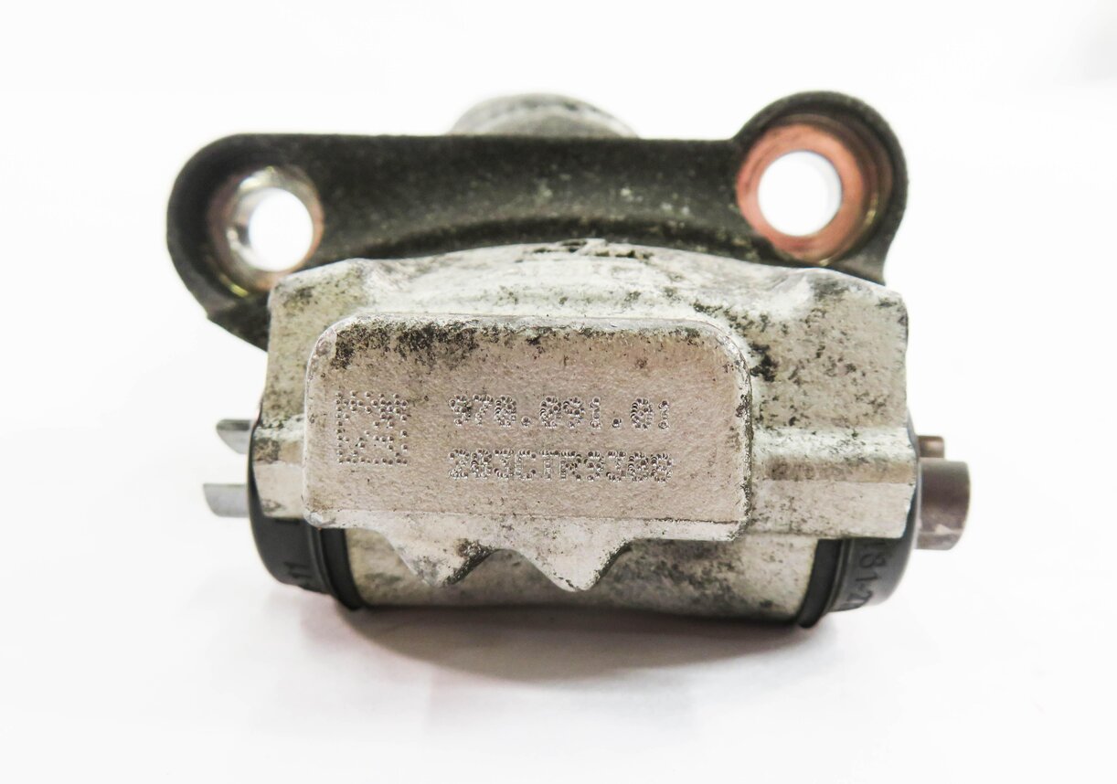 Thumbnail 6: 2010 PORSCHE PANAMERA (970 G1) LEFT DRIVER REAR PARKING BRAKE ACTUATOR MOTOR