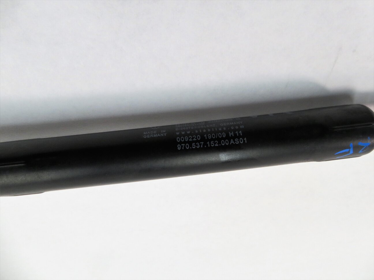 Thumbnail 5: 2010 PORSCHE PANAMERA (970 G1) RIGHT FRONT PASSENGER DOOR CHECK SHOCK STRUT