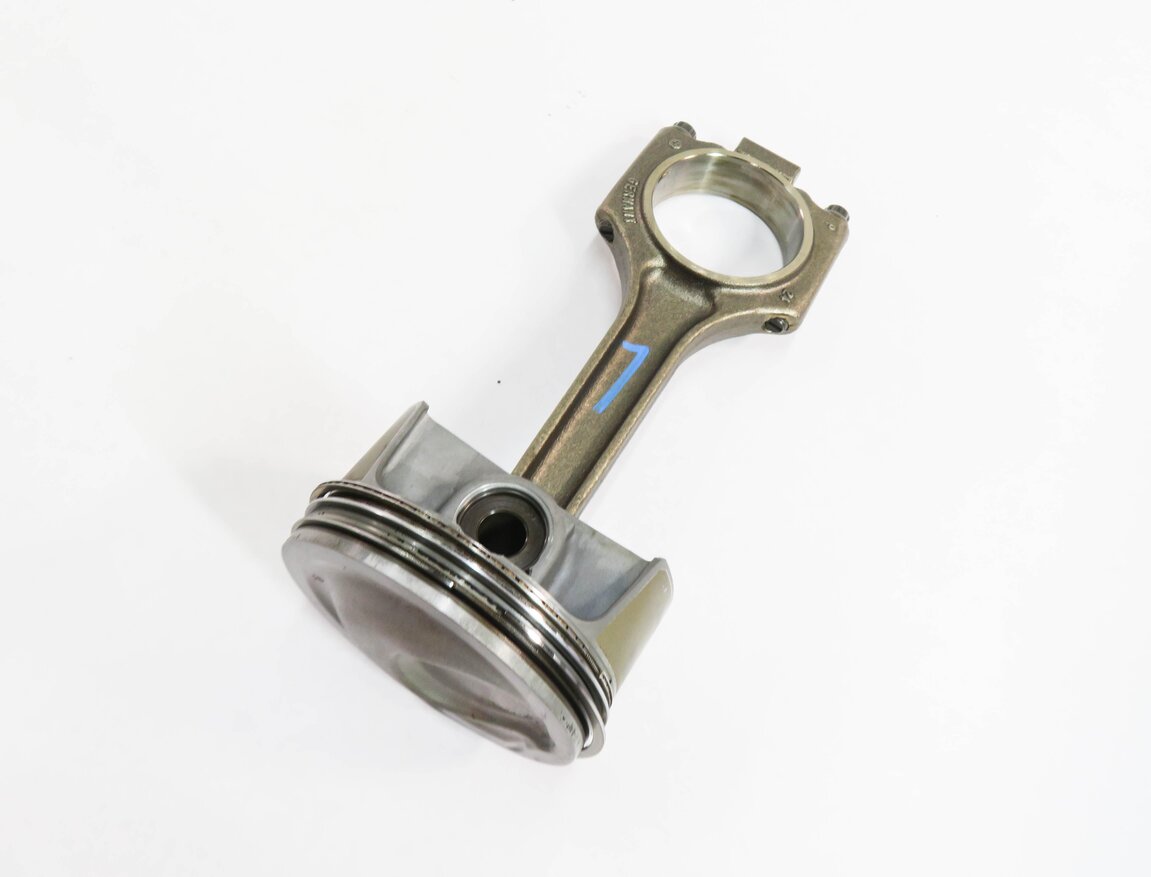 Thumbnail 1: 2008-2012 PORSCHE CAYENNE PANAMERA (957 958 970 G1) 4.8L TURBO - LEFT PISTON