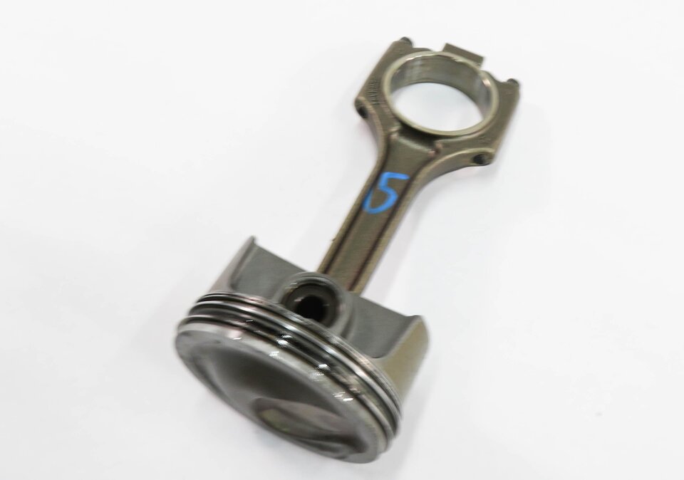 2008-2012 PORSCHE CAYENNE PANAMERA (957 958 970 G1) 4.8L TURBO - RIGHT PISTON