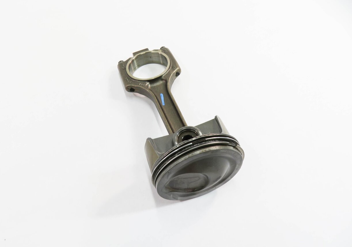 Thumbnail 1: 2008-2012 PORSCHE CAYENNE PANAMERA (957 958 970 G1) 4.8L TURBO - LEFT PISTON