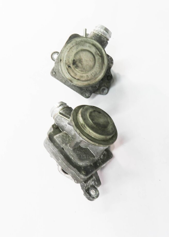Thumbnail 4: 2011 MERCEDES C63 AMG (W204) 6.2L M156 ENGINE - AIR INJECTION CHECK VALVE SET