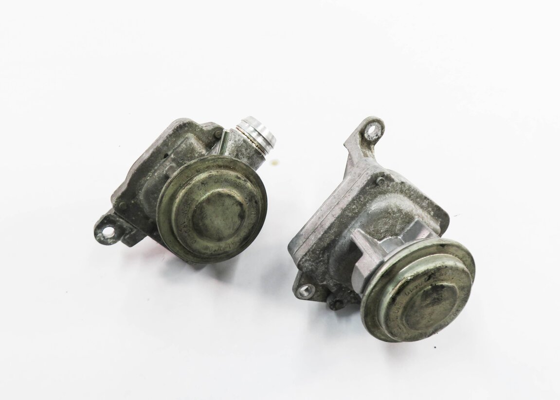 Thumbnail 5: 2011 MERCEDES C63 AMG (W204) 6.2L M156 ENGINE - AIR INJECTION CHECK VALVE SET