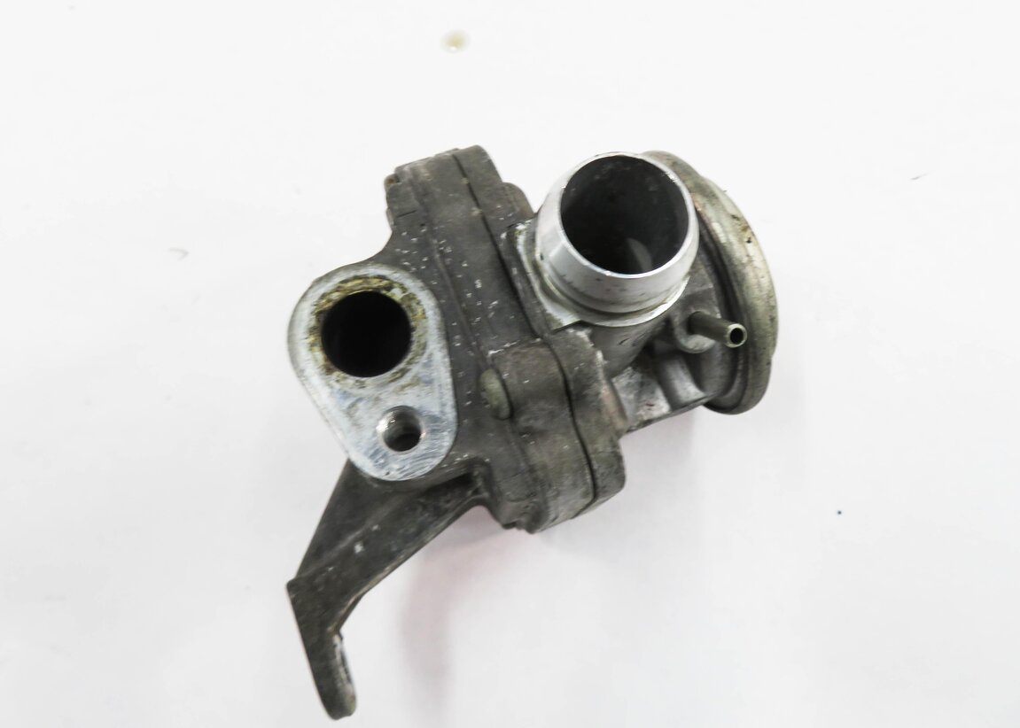 Thumbnail 9: 2011 MERCEDES C63 AMG (W204) 6.2L M156 ENGINE - AIR INJECTION CHECK VALVE SET