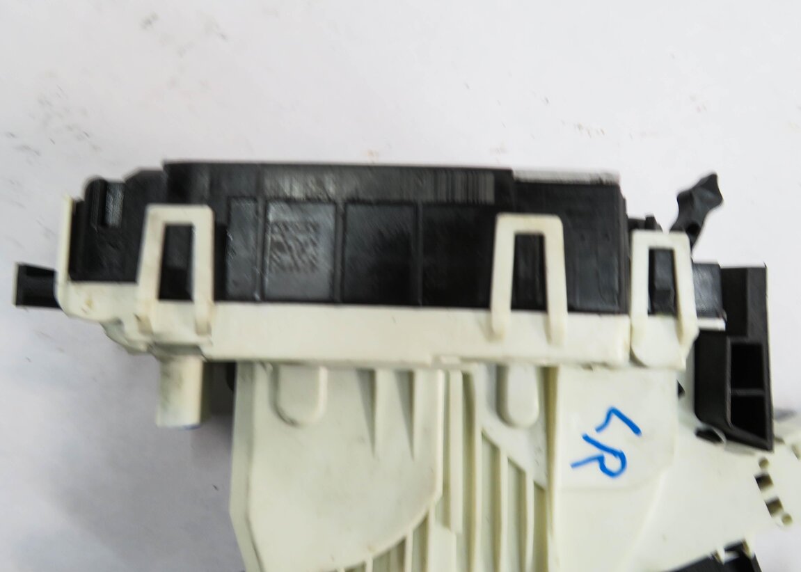 Thumbnail 7: 2010-2011 MERCEDES C300 C350 E350 E550 (W204 W212) LEFT REAR KEYLESS DOOR LATCH