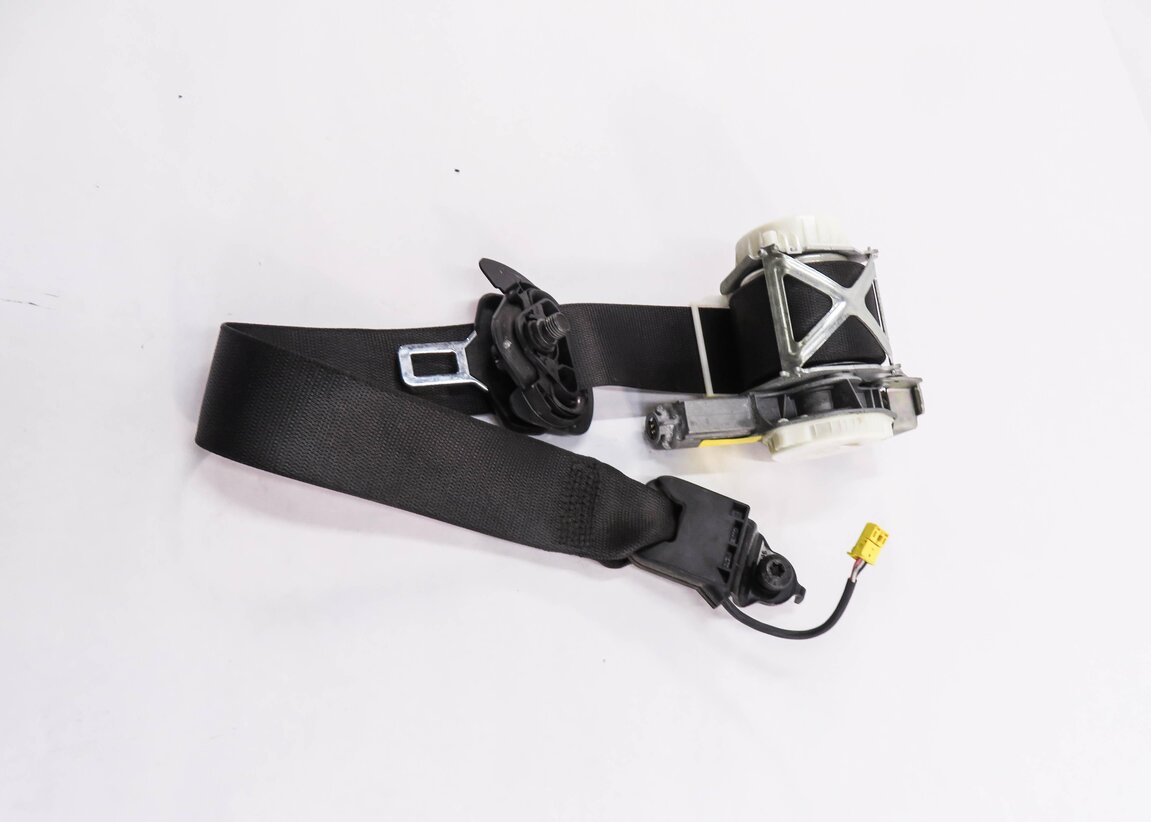 Thumbnail 4: 10-11 MERCEDES C250 C300 C350 C63 (W204) RIGHT FRONT SEATBELT RETRACTOR (BLACK)
