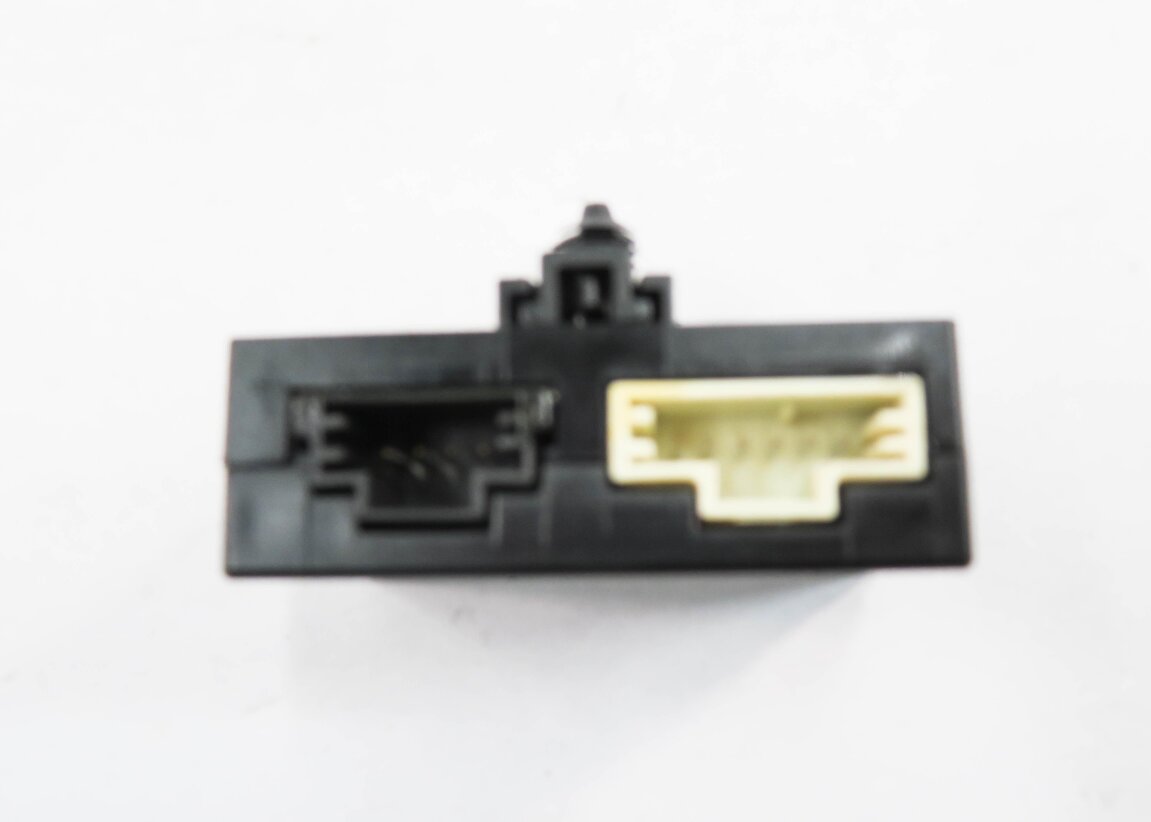 Thumbnail 6: 2011 MERCEDES C63 AMG (W204) REARVIEW BACKUP REVERSE CAMERA CONTROL MODULE