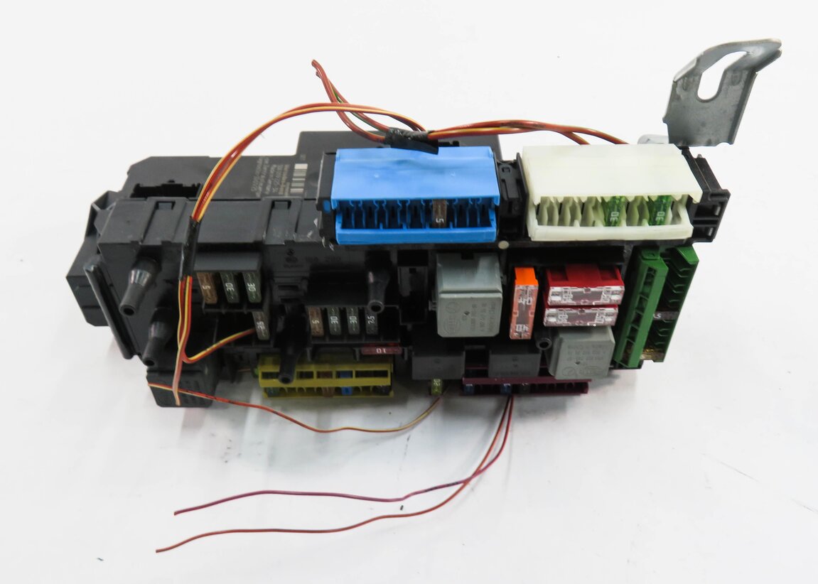 2011 MERCEDES C63 AMG (W204) REAR SIGNAL ACQUISITION CONTROL MODULE SAM