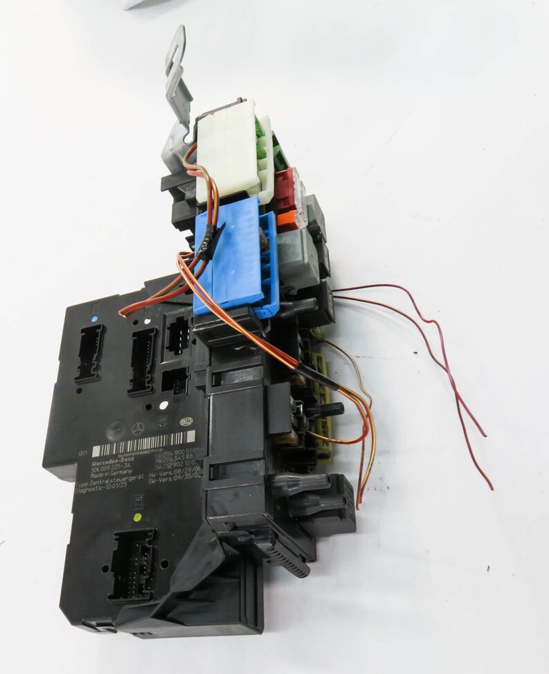 Thumbnail 3: 2011 MERCEDES C63 AMG (W204) REAR SIGNAL ACQUISITION CONTROL MODULE SAM