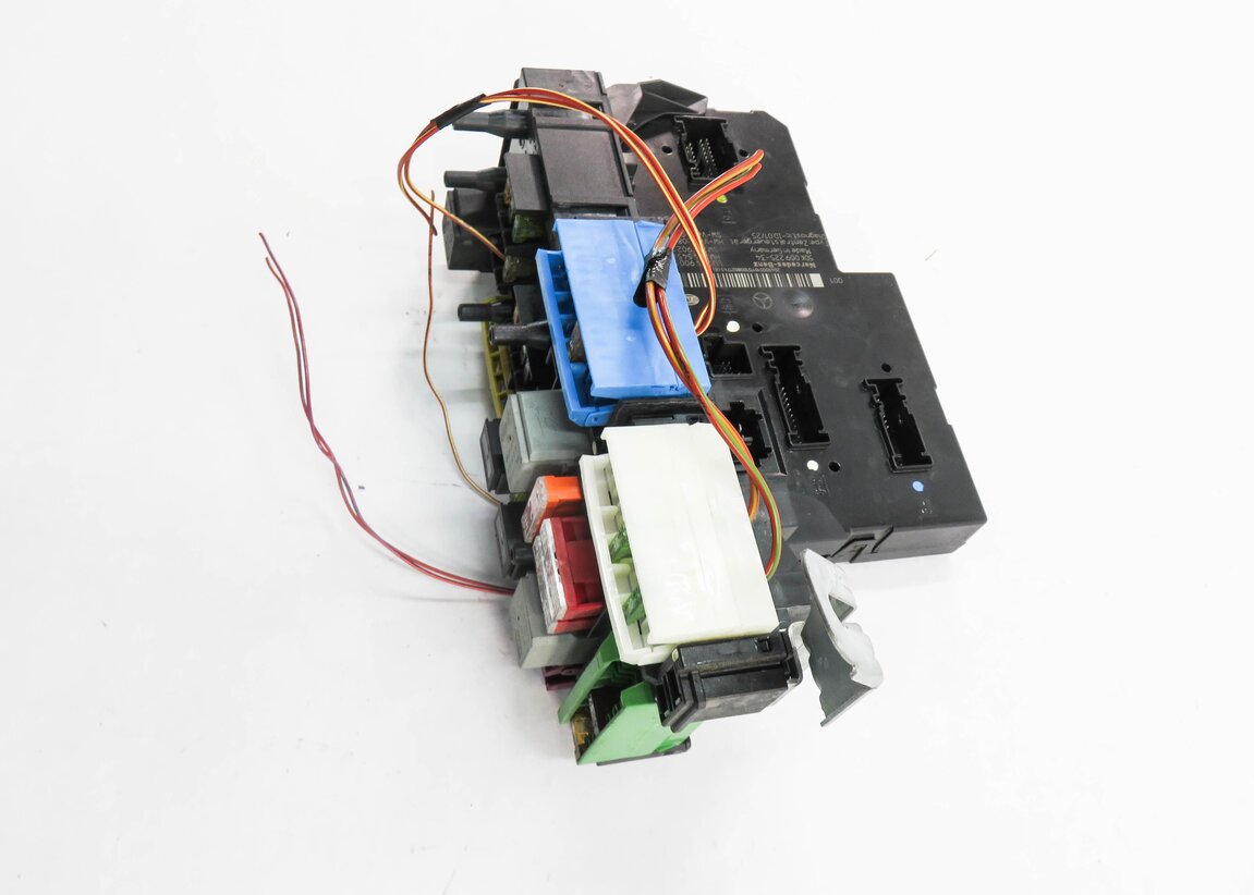 Thumbnail 4: 2011 MERCEDES C63 AMG (W204) REAR SIGNAL ACQUISITION CONTROL MODULE SAM
