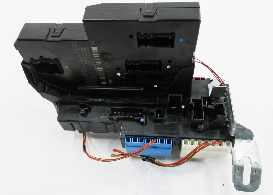 Thumbnail 6: 2011 MERCEDES C63 AMG (W204) REAR SIGNAL ACQUISITION CONTROL MODULE SAM