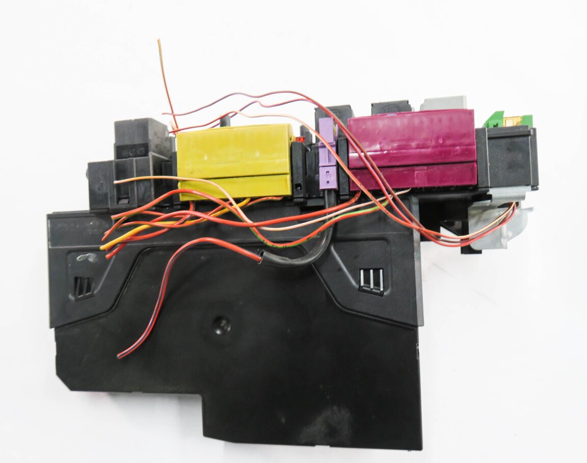 Thumbnail 7: 2011 MERCEDES C63 AMG (W204) REAR SIGNAL ACQUISITION CONTROL MODULE SAM