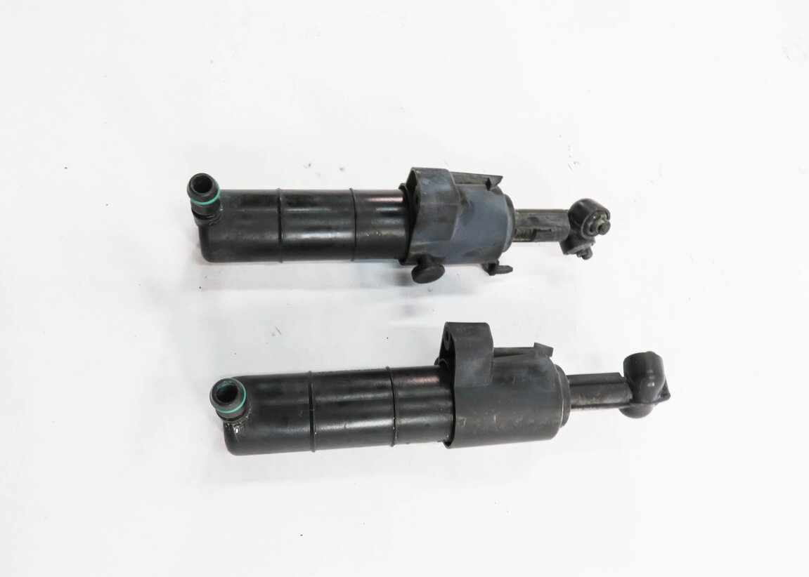 Thumbnail 4: 2011 MERCEDES C63 AMG (W204) FRONT LEFT & RIGHT HEADLIGHT SQUIRTER NOZZLE SET