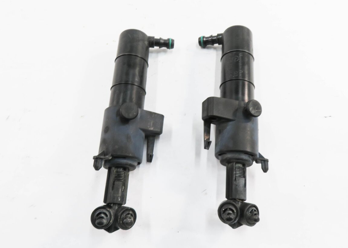 Thumbnail 5: 2011 MERCEDES C63 AMG (W204) FRONT LEFT & RIGHT HEADLIGHT SQUIRTER NOZZLE SET
