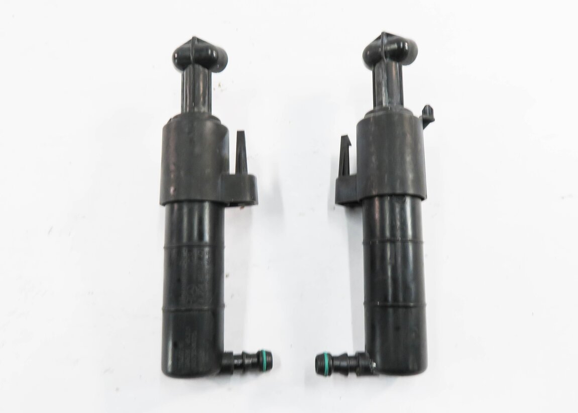 Thumbnail 6: 2011 MERCEDES C63 AMG (W204) FRONT LEFT & RIGHT HEADLIGHT SQUIRTER NOZZLE SET