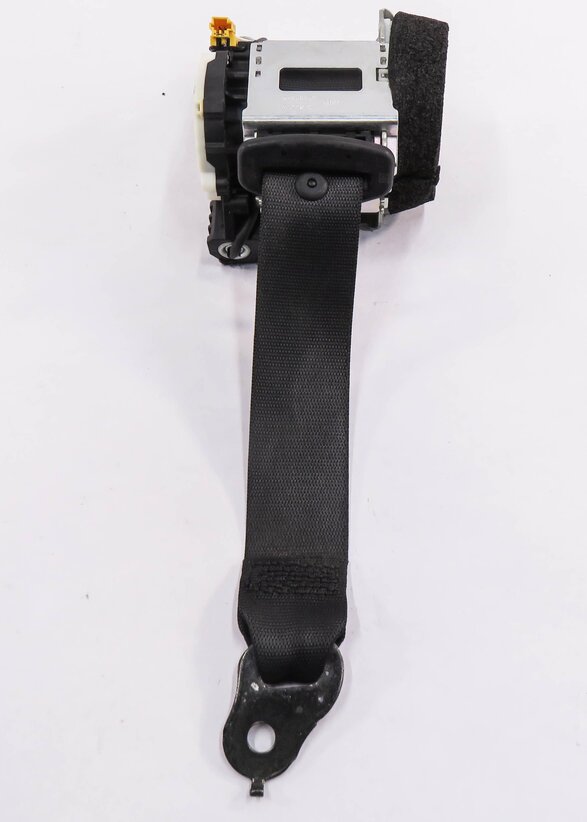 Thumbnail 2: 2011 MERCEDES BENZ C63 AMG (W204) LEFT REAR SEAT SEATBELT RETRACTOR (BLACK)