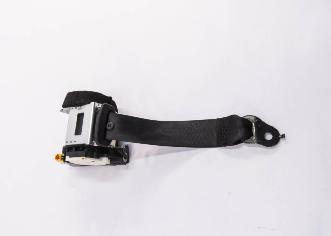 Thumbnail 3: 2011 MERCEDES BENZ C63 AMG (W204) LEFT REAR SEAT SEATBELT RETRACTOR (BLACK)