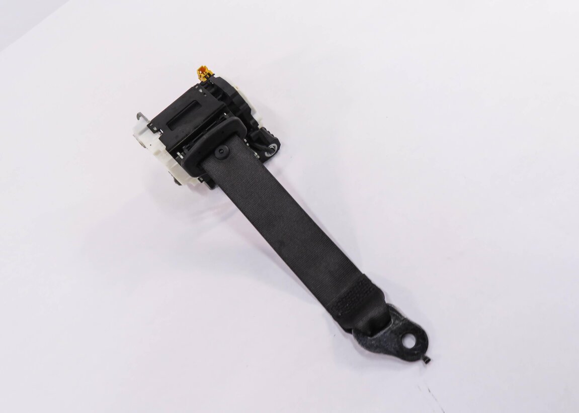 2011 MERCEDES BENZ C63 AMG (W204) RIGHT REAR SEAT SEATBELT RETRACTOR (BLACK)
