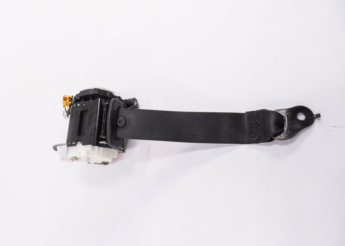 Thumbnail 3: 2011 MERCEDES BENZ C63 AMG (W204) RIGHT REAR SEAT SEATBELT RETRACTOR (BLACK)