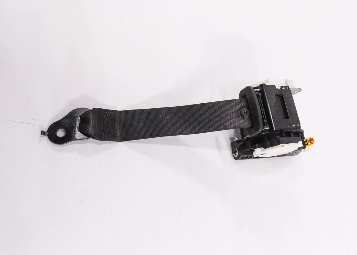 Thumbnail 4: 2011 MERCEDES BENZ C63 AMG (W204) RIGHT REAR SEAT SEATBELT RETRACTOR (BLACK)