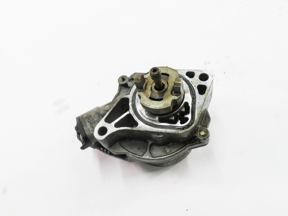 Thumbnail 2: 2010-2019 RANGE ROVER SPORT LR4 JAGUAR XE XF XK - 3.0L / 5.0L BRAKE VACUUM PUMP