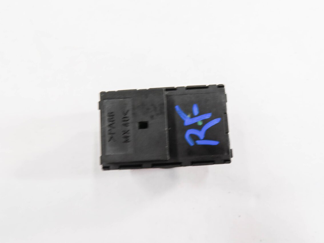 Thumbnail 6: 2010 RANGE ROVER (L322) RIGHT FRONT PASSENGER SEAT ADJUSTMENT SWITCH